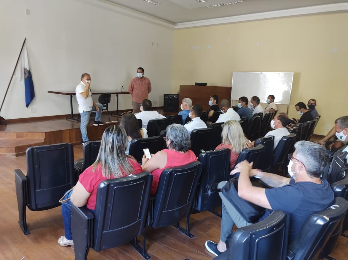 Encontro sobre o ordenamento costeiro da baía da Ilha Grande